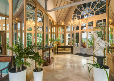 Prise de vue lumineuse de la réception Château hôtel à Angers